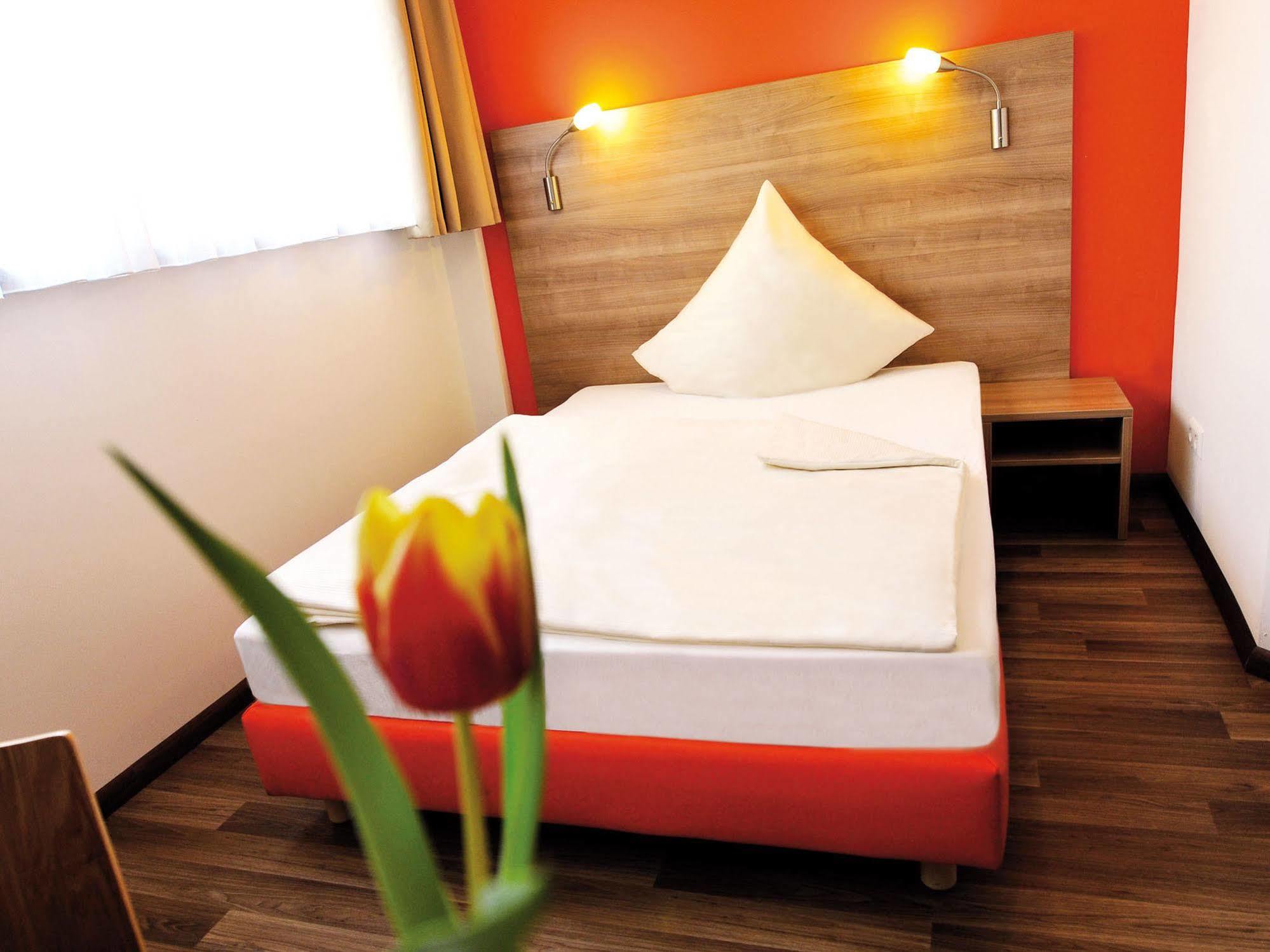 Orange Hotel Und Apartments Neu-Ulm Eksteriør billede